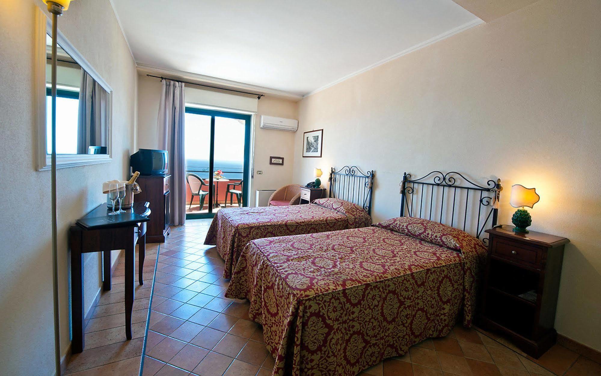 Baia Taormina Hotels & Spa Forza dʼAgro Exterior foto