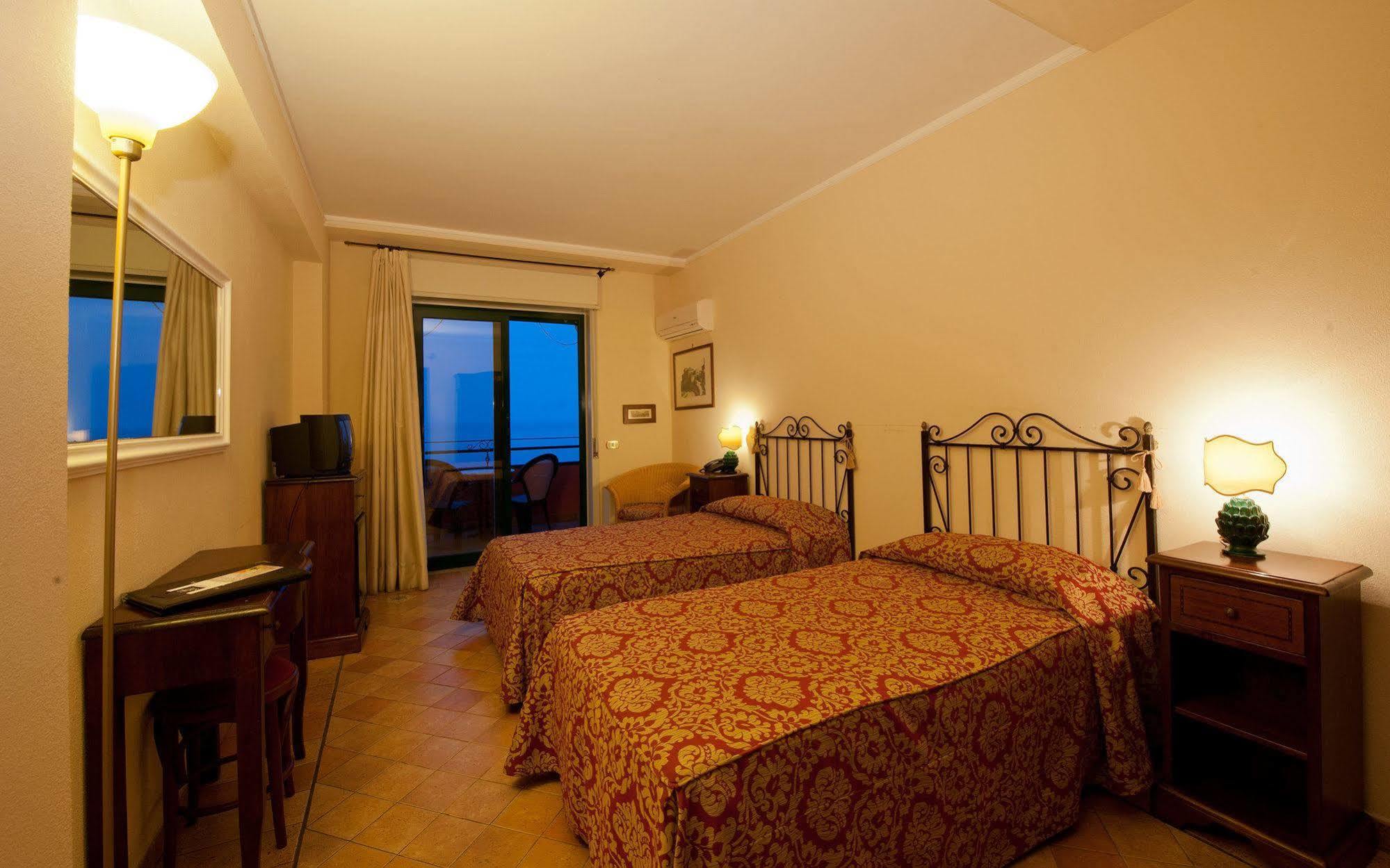 Baia Taormina Hotels & Spa Forza dʼAgro Exterior foto